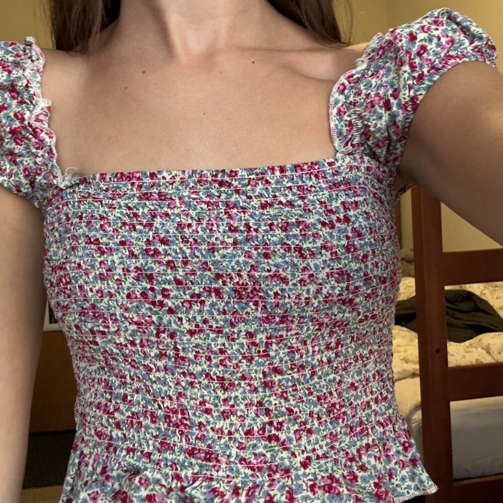 Floral print square neck top with puffy sleeves